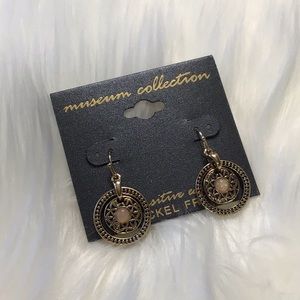NWT Museum Collection Gold Tone Earrings!